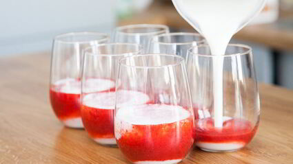 йогуртовая панна котта с клубникой