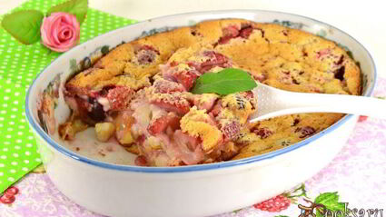 клафути с черешней и клубникой