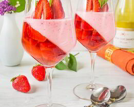 Клубничное желе с шампанским