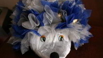 ежик из конфет