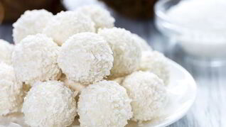Кокосовые конфеты с миндалем