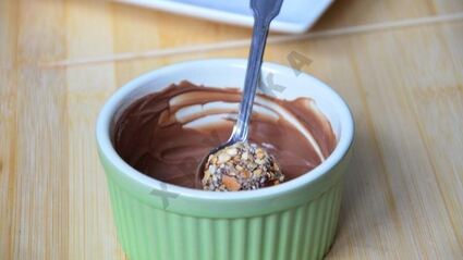 шоколадные конфеты с фундуком