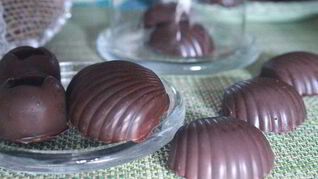 Шоколадные конфеты с нутом и цукатами