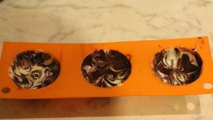 шоколадные конфеты с сезамом мраморные