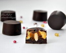 Шоколадные конфеты с тыквенным кремом, мандариновым мармеладом и миндалем