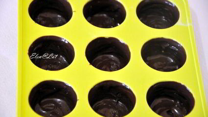 шоколадные конфеты с тыквенным кремом, мандариновым мармеладом и миндалем