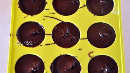 шоколадные конфеты с тыквенным кремом, мандариновым мармеладом и миндалем