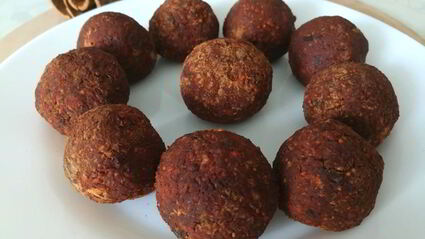 сыроедческие конфеты из моркови, сухофруктов и орехов