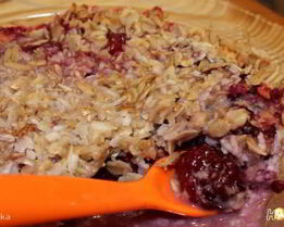 Крамбль с ежевикой и кокосовым молоком