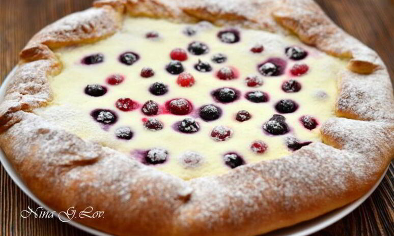 Рецепт бархатная галета с творожным кремом и ягодами