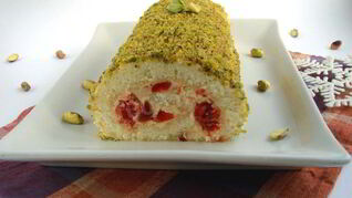 Бисквитный рулет на праздничный стол с начинкой из английского заварного крема и пьяной черешни