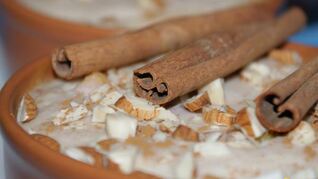 Десерт из нектарина с йогуртово-творожным кремом