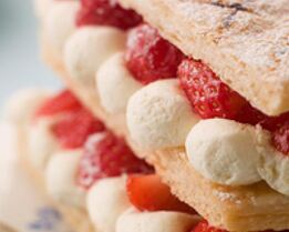 Десерт с клубникой и кремом Шантийи