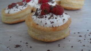 Гнездышки с творожным кремом