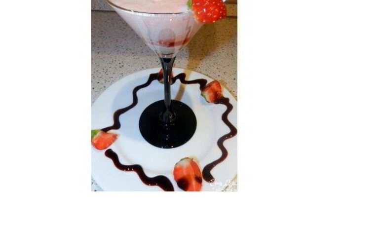 Рецепт клубничная пена с ликером и бальзамическим кремом