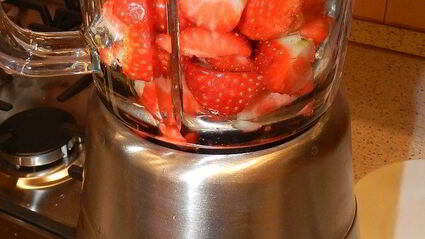 клубничная пена с ликером и бальзамическим кремом