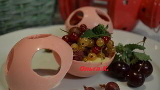 Клубничные шоколадные шары с лимонным кремом