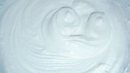 кофе с белково-клубничным кремом