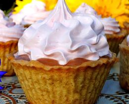 Корзиночки с яблочным пюре и белковым кремом