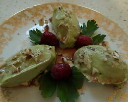 Крем из авокадо с малиновым соусом