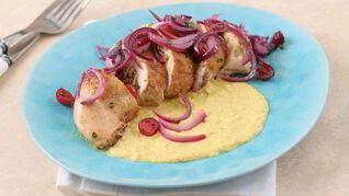 Куриная грудка, фаршированная шампиньонами с кукурузным кремом