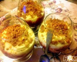 Малиновый десерт с кремом патисьер и штрейзелем