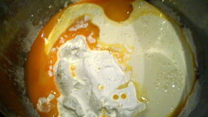 малиновый десерт с кремом патисьер и штрейзелем