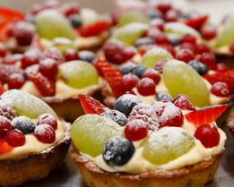 Миндальные корзиночки с фруктовым заварным кремом