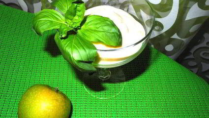 нежный десертный крем из яблок с базиликом и кардамоном