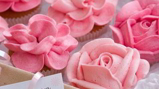 Розовый сливочный крем