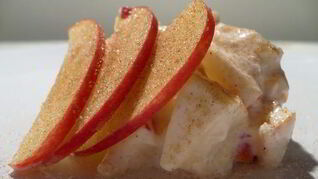 Творожный крем с яблоком и корицей