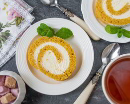 Тыквенный рулет с кремом из сливочного сыра