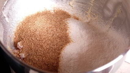 яблочные печенья с отрубями, кунжутом и творожным кремом