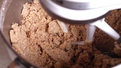 яблочные печенья с отрубями, кунжутом и творожным кремом