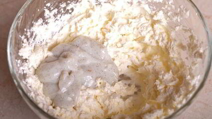 яблочные печенья с отрубями, кунжутом и творожным кремом