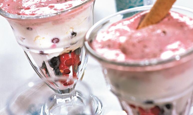 Рецепт ягоды с творожным кремом и йогуртовым соусом