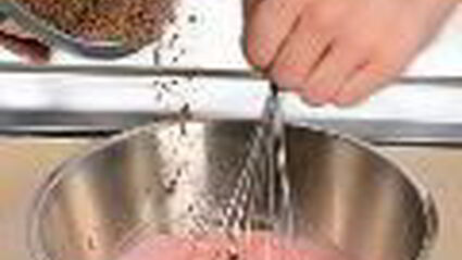 ягоды с творожным кремом и йогуртовым соусом