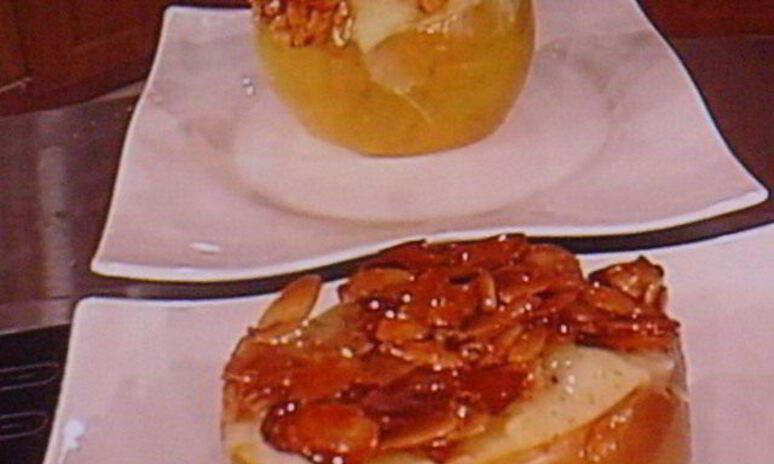 Рецепт заварной крем-пудинг, запеченный в яблоке, под миндальной корочкой