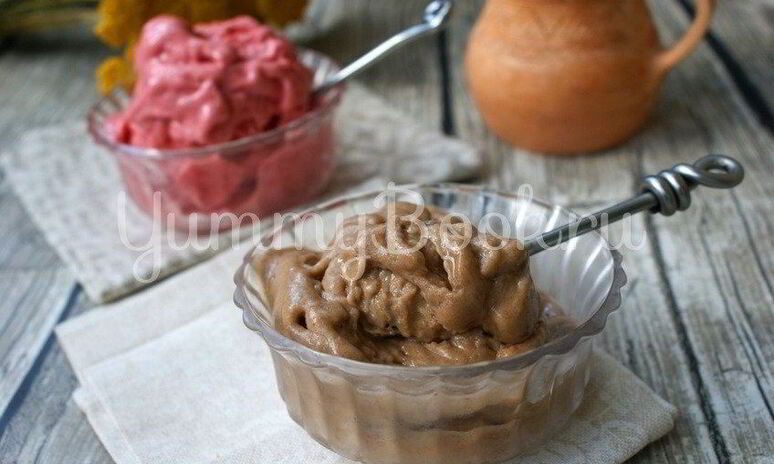 Рецепт банановое мороженое с шоколадом и клубникой