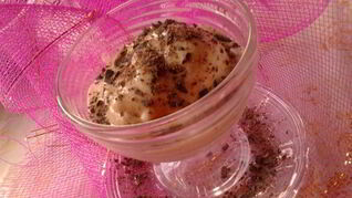 Банановое мороженое с тертым шоколадом