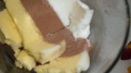 десерт мороженое с фруктами