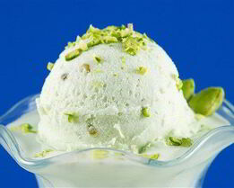 Фисташковое мороженое со сливками