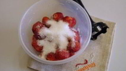 клубничное мороженое из йогурта