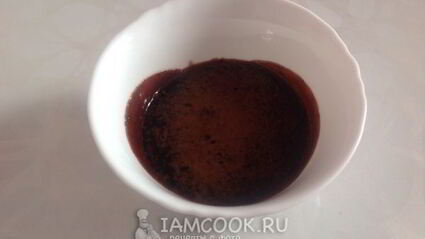 клубничное мороженое в шоколадной глазури