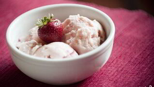 Клубничное мороженое