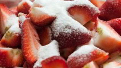 клубничное мороженое