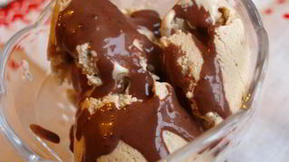 Мороженое медово-лимонное с орехами