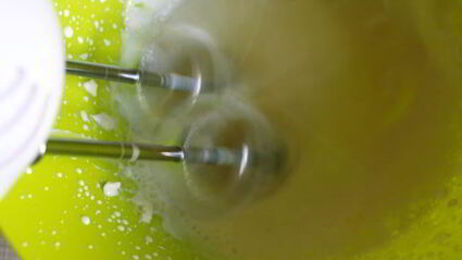 мороженое медово-лимонное с орехами