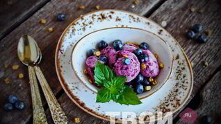 Мороженое с черникой
