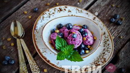 мороженое с черникой